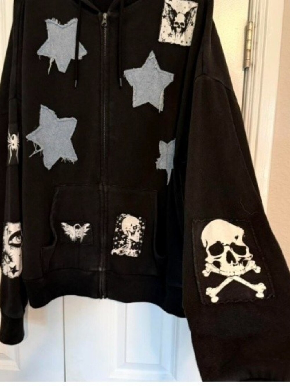 Hot Topic Social Collison Skull Stars Hoodie - Picture 3 of 6